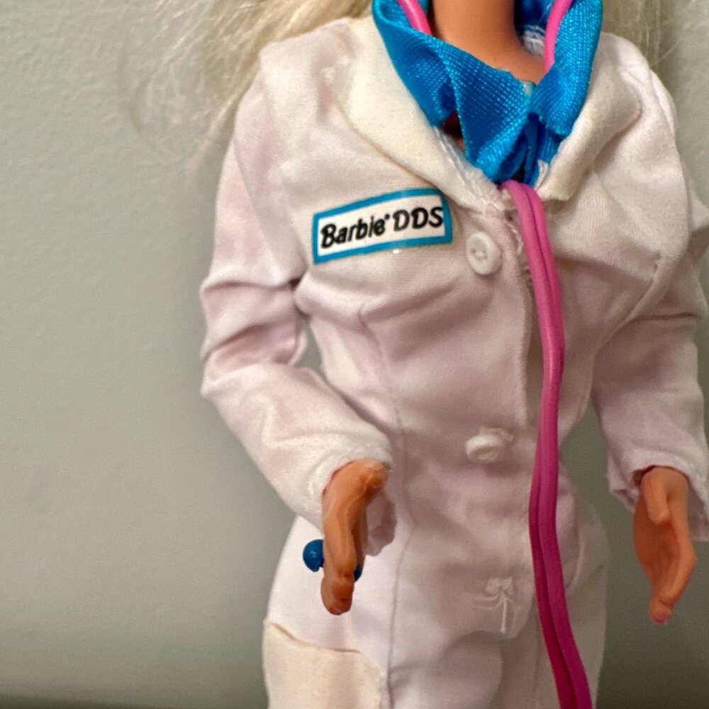 1993 Doctor Barbie - Picture 3 of 4